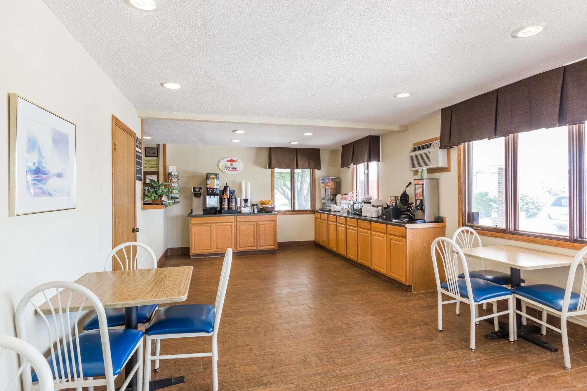 Hotel Super 8 By Wyndham Adair Ia Extérieur photo
